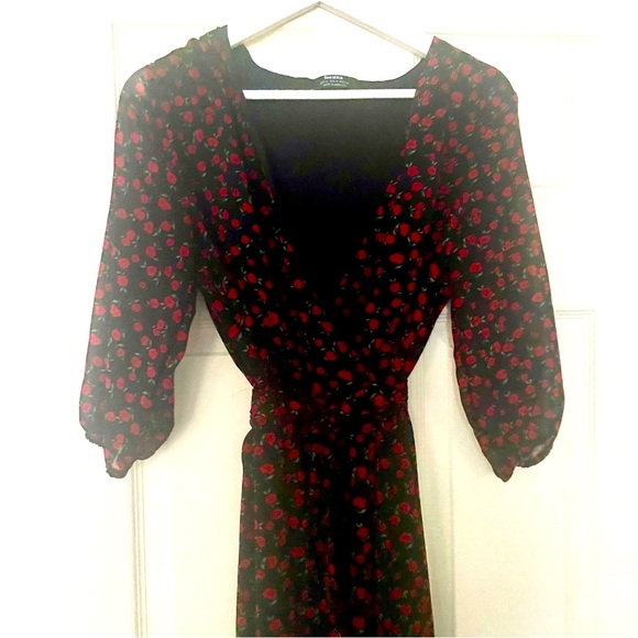 BERSHKA OG CREPE BLACK MIDI W/Rosette Motif-Fluted Front slit-size M/NWOT - Picture 4 of 10